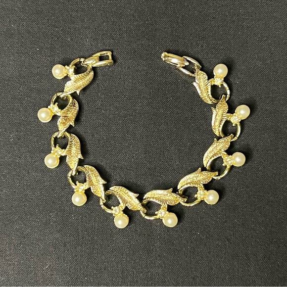 Gold Leaf Bracelet with Pearls and Organic Design - Picture 7 of 13